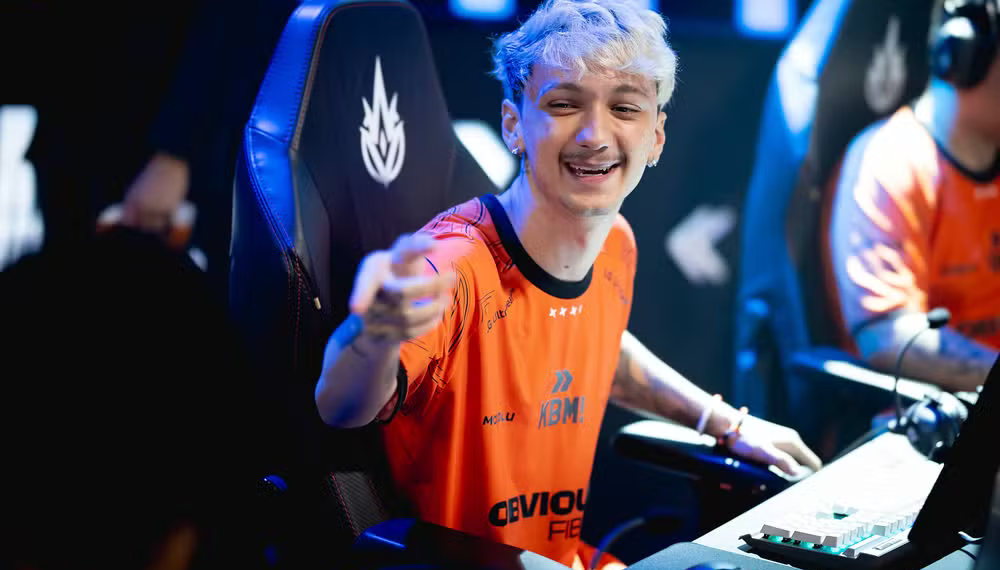 Netuno, jogador do time de LoL da KaBuM, antes de partida da 2ª rodada do 1º Split do CBLOL 2024 — Foto: Bruno Alvares/Riot Games