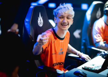 Netuno, jogador do time de LoL da KaBuM, antes de partida da 2ª rodada do 1º Split do CBLOL 2024 — Foto: Bruno Alvares/Riot Games