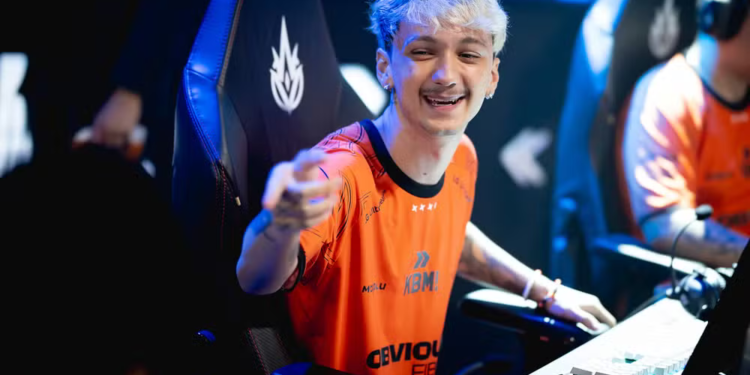 Netuno, jogador do time de LoL da KaBuM, antes de partida da 2ª rodada do 1º Split do CBLOL 2024 — Foto: Bruno Alvares/Riot Games