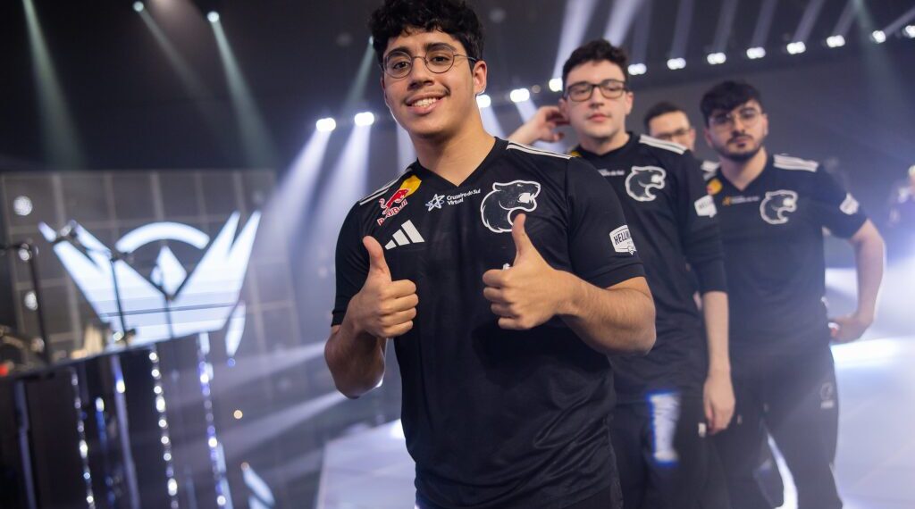 FURIA surpreende e elimina a Cloud9 na Copa do Mundo de LoL 2025