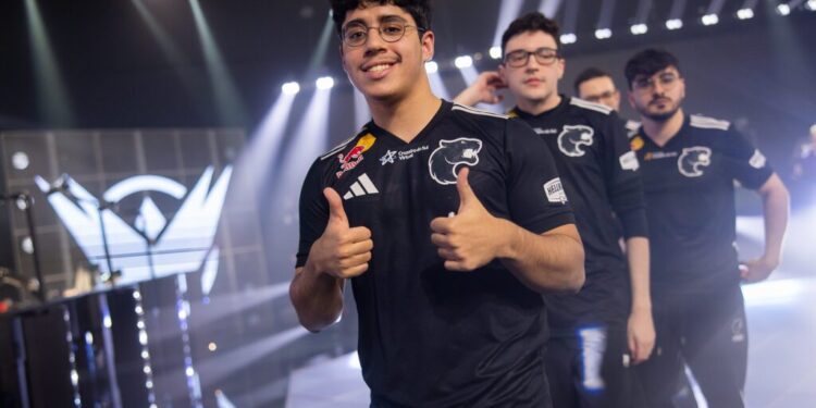 FURIA surpreende e elimina a Cloud9 na Copa do Mundo de LoL 2025