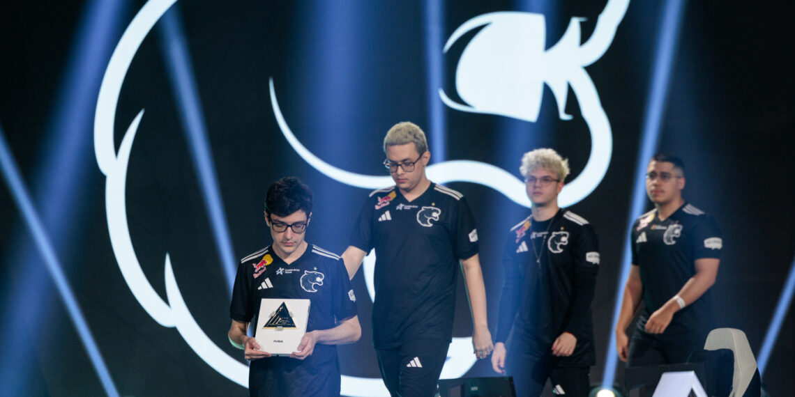 FlyQuest Elimina FURIA em Partida Dominante e Avança às Quartas de Final da EWC 2025