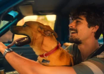 Caramelo: Final Explicado – O Cachorro Morre? Significado do Desfecho do Filme da Netflix