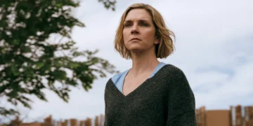 Pluribus: Vince Gilligan e Rhea Seehorn se Reencontram em Série de Ficção Científica sobre a Tristeza