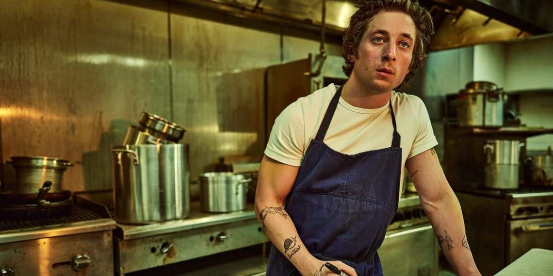 Ebon Moss-Bachrach Anuncia 5ª Temporada de “The Bear” para 2026 na CCXP; Elenco Retorna às Gravações